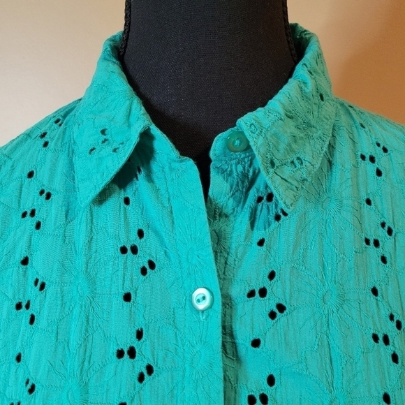 COLLECTION BY JENNIFER MOORE Eyelet Cut-Out Button-down Shirt, Green, Size 10P - Picture 3 of 11